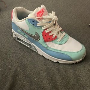 Nike Airmax 90 size 7y or 8.5 womens